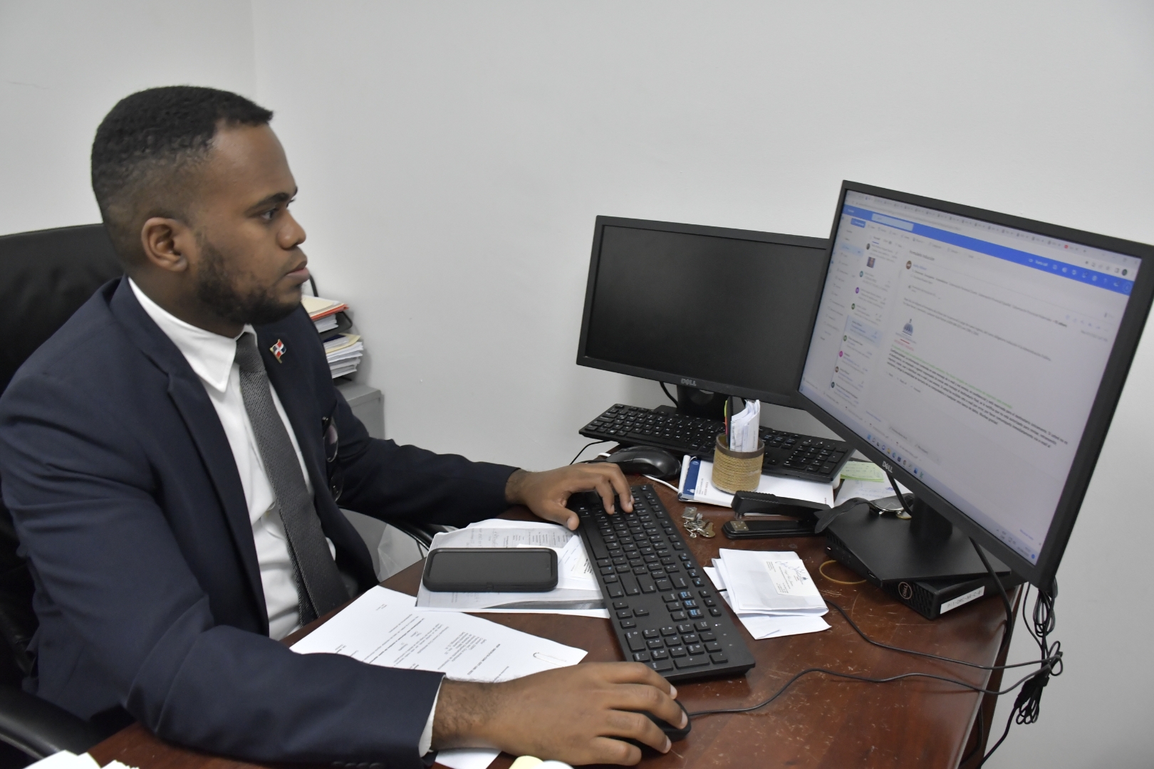 El director de Armas, Sterling Pérez