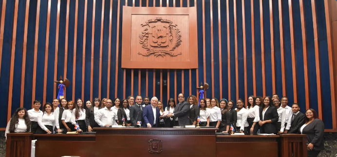 Senado de la República Dominicana recibe a esttudianttes