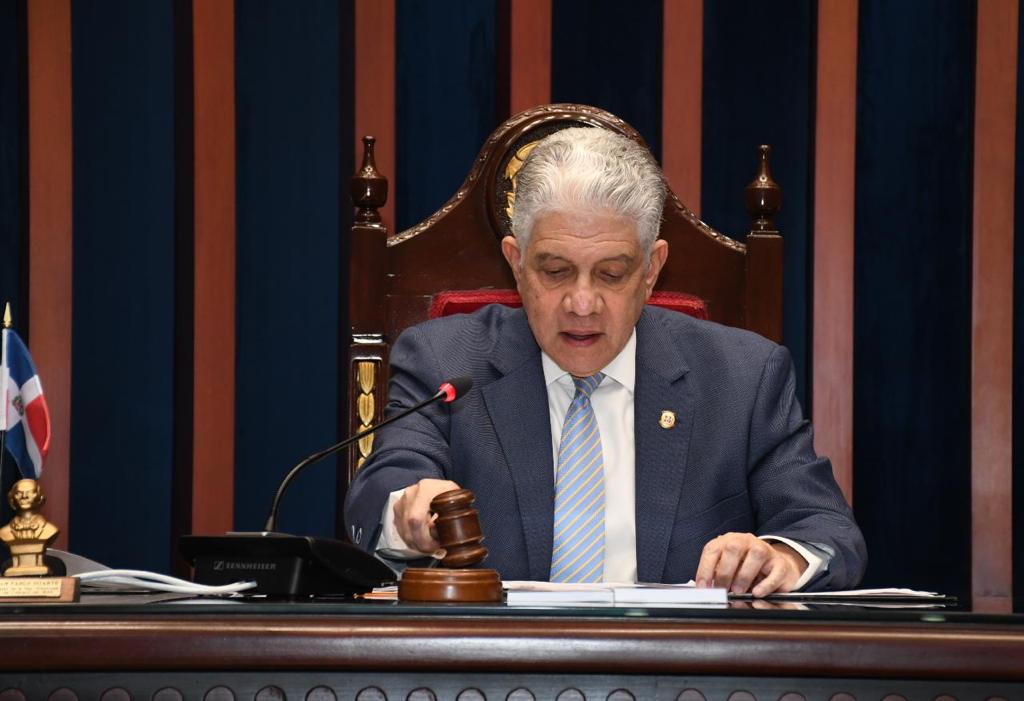 Eduarrdo Estrella presiddente del Senado de la RD