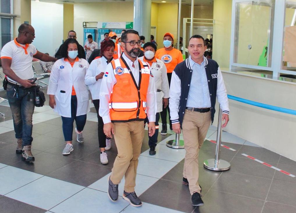 Fitector de la Defensa Civil Juan Salas en hospital Ney Arias Lora
