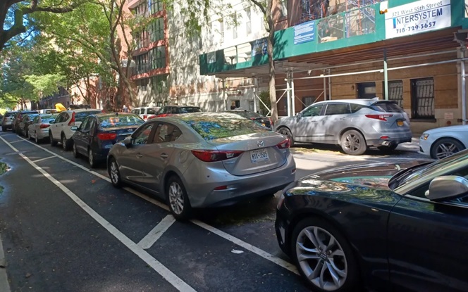 Propone estacionar vehículos en vecindarios NYC solo a residentes