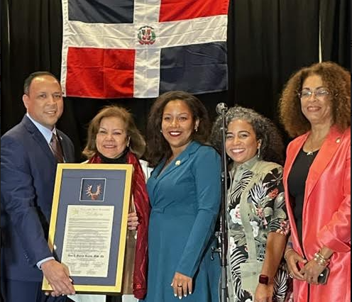 Asambleístas dominicanos NY reconocen decana Universidad Hostos