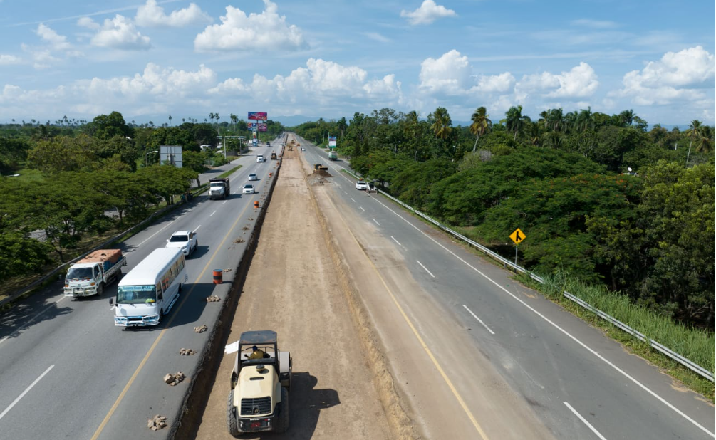 Ascención documenta bases legales y costos de transformación de la autopista Duarte