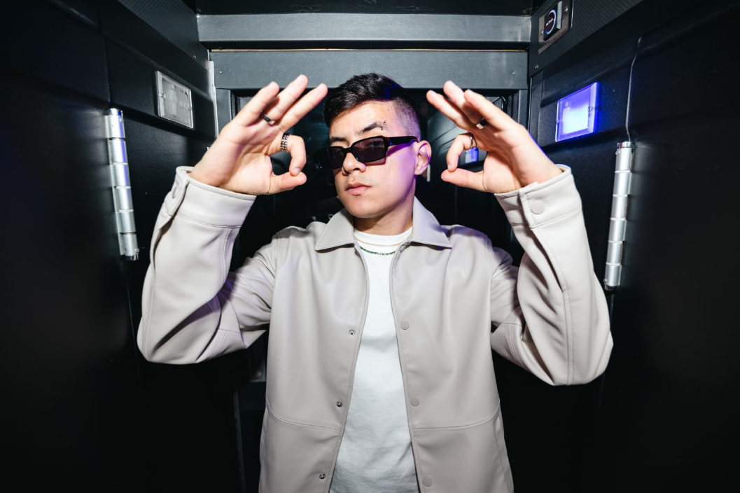 El cantante urbano colombiano Crisaint se presenta con su tema “Trasnochao”