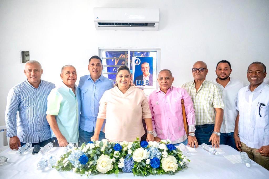 Martha Feliú lanza su precandidatura a diputada en la provincia la Altagracia