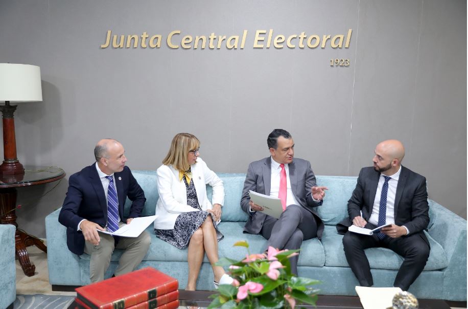 Presidente JCE se reúne con comisión OEA colaborará en procesos electorales