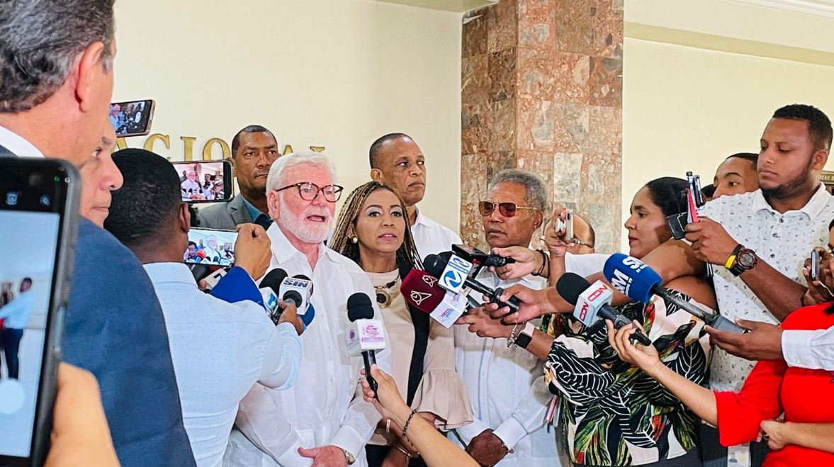 Comunidad Cristiana evangélica solicita aprobación del Código Penal