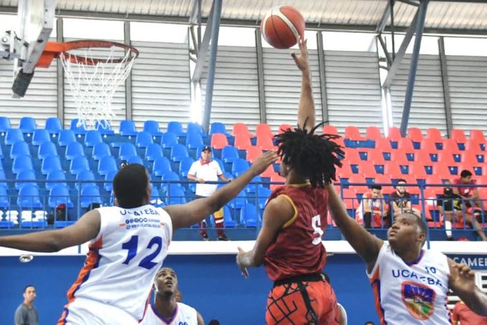 El torneo continúa el sábado y domingo, con partidos en Santiago y Santo Domingo