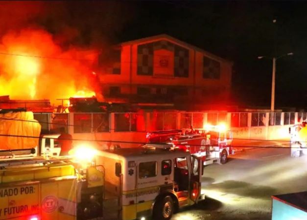 Fuego en mercado binacional de Dajabón