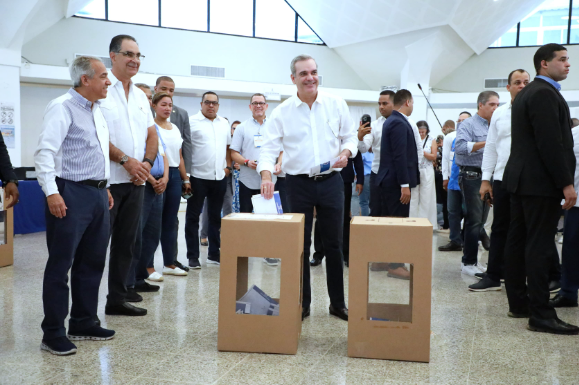 Abinader destaca participación de perremeístas en primarias