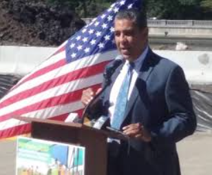 Congresista Adriano Espaillat introduce la Ley de Igualdad de Beneficios Ganados y Reunificación Familiar