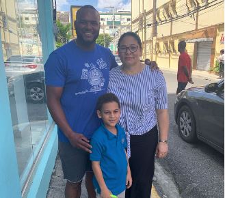 Hanser Alberto y la defensora de los Derechos Humanos Rebeca Henríquez