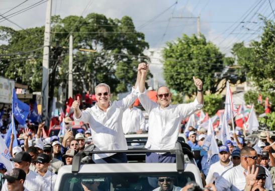 Presidente Luís Abinader encabeza marcha
