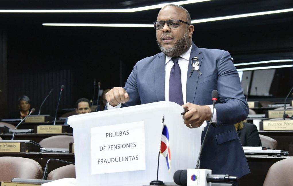 El vocero del bloque de diputados del Partido de la Liberación Dominicana Luís Henríquez