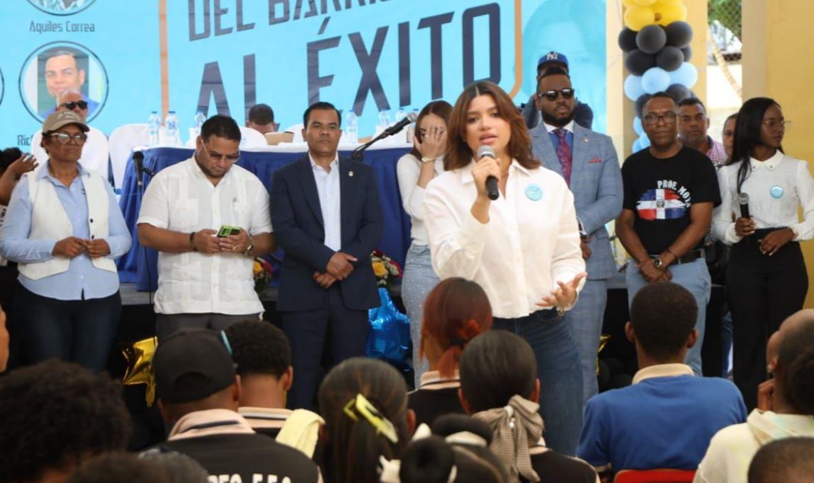 "Del barrio al éxito" ilumina el camino para jóvenes en La Guayiga con inspiradoras historias de liderazgo y superación