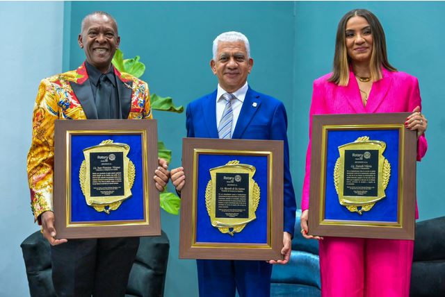 Presidente del Senado, Ricardo de los Santos recibe reconocimiento