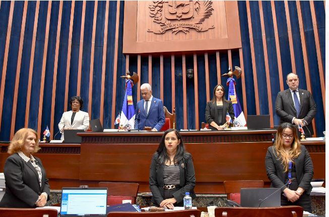 Bufete diretivo del Senado, guarda minuto de silencio