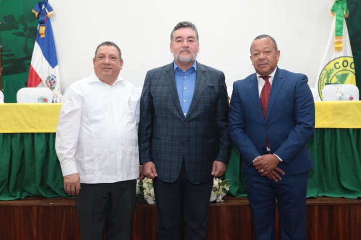 El acuerdo fue firmado por los profesores Santiago Portes, presidente del Consejo de Administración y Lucas Figueroa Lapaix, gerente general, en representación de COOPNAMA, con el presidente de la empresa Garantías Comunitarias Grupo S.A (GCG), doctor Carlos Felipe Rojas Toro, que permitirá a la Unidad de Cumplimiento de la institución minimizar y limitar los riesgos sobre el manejo y la procedencia de los recursos.