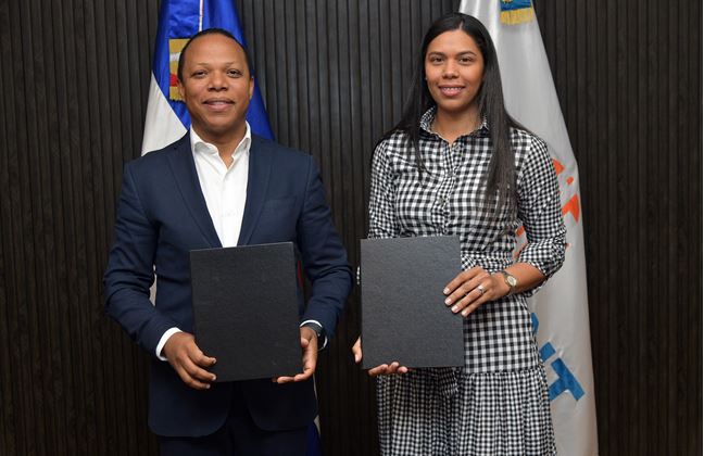 La iniciativa, suscrita por el director del Intrant, Milton Morrison, y Ana María Martínez Jiménez, directora de Legal y Asuntos Corporativos de Cervecería