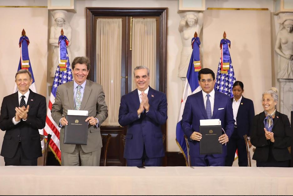 Firma del acuerdo de cielo Abierto entre República dominicana y Estados Unidos