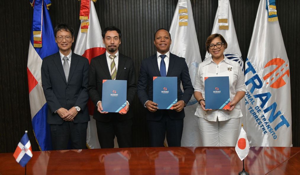 La firma fue rubricada en la sede del Intrant entre el representante de la JICA, Sakaguchi Kota, y el nuevo director de Intrant, Milton Morrison