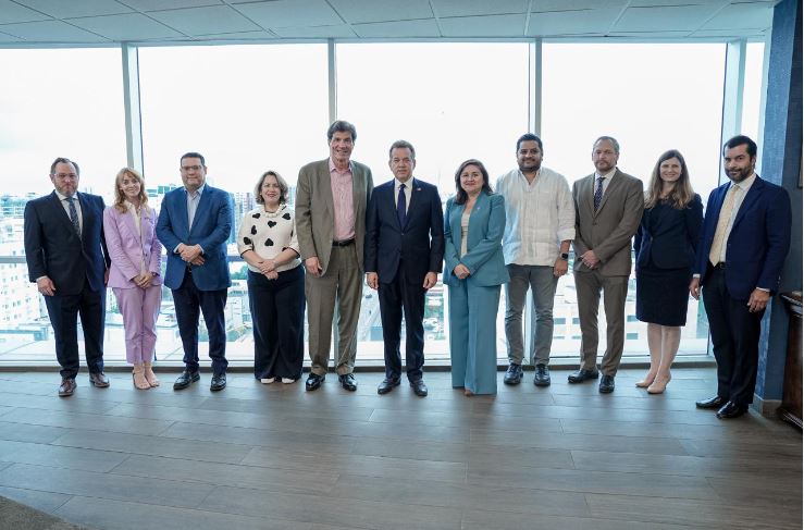 Ministro Bisonó recibe visita del Subsecretario de Estado de EE.UU, José W. Fernández