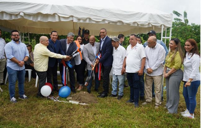 Senador Carlos Gómez encabeza primer palazo de Casa Club del Comunicador en Espaillat