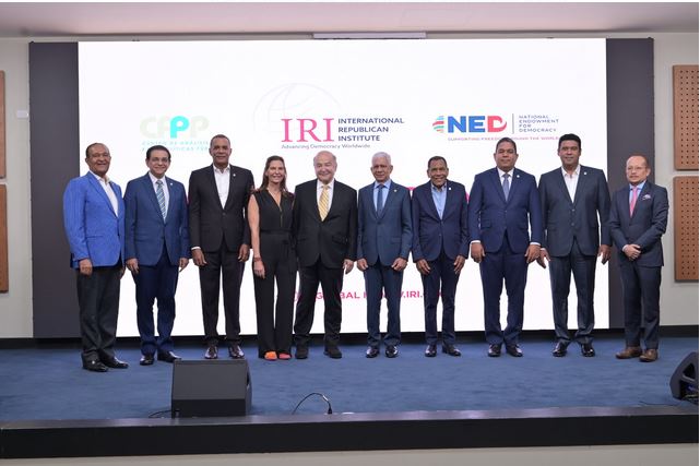 Economista peruano Hernando de Soto dicta conferencia “Agenda para la Reforma Económica y Política” a senadores