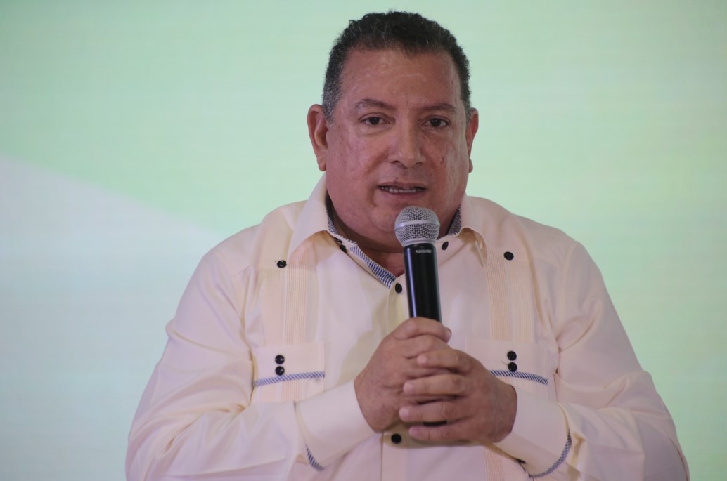 El presidente de Coopnama, profesor Santiago Portes