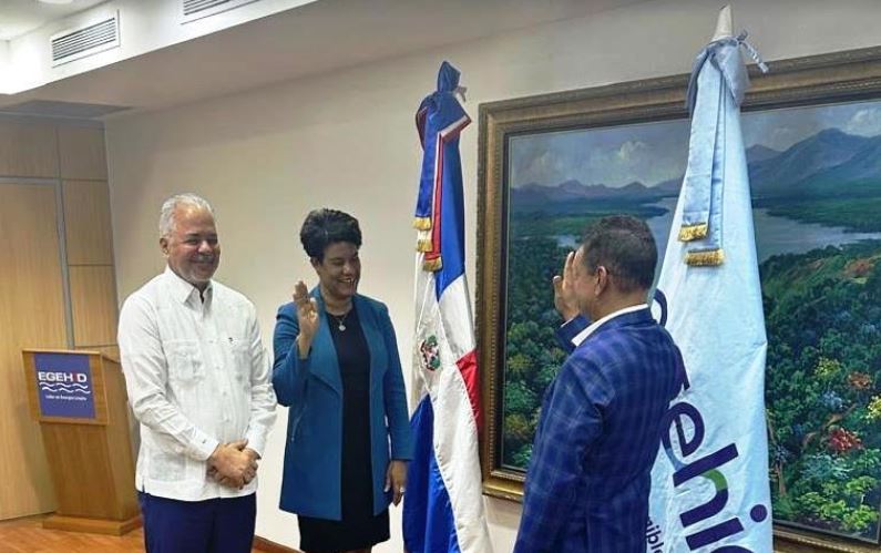 El ingeniero René Mateo es juramentado como subadministrador de la EGEHID