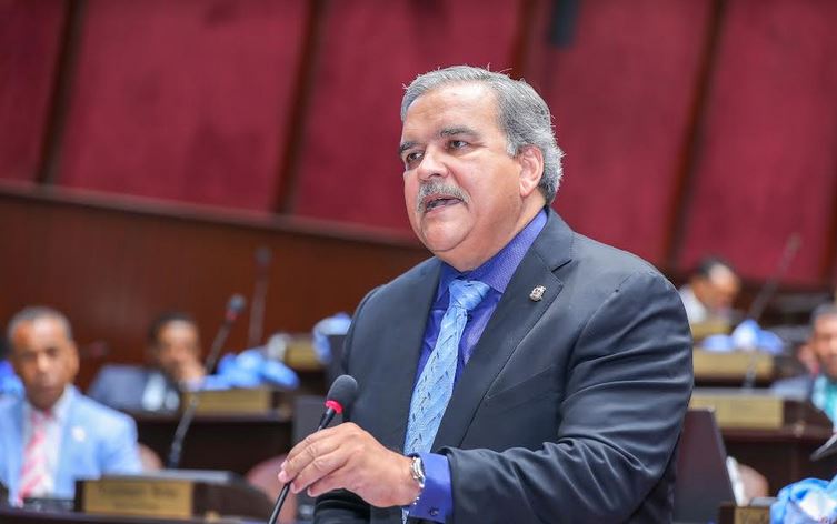 Diputado proponente Elìas Wessin Chàvez, proponente de la resolución
