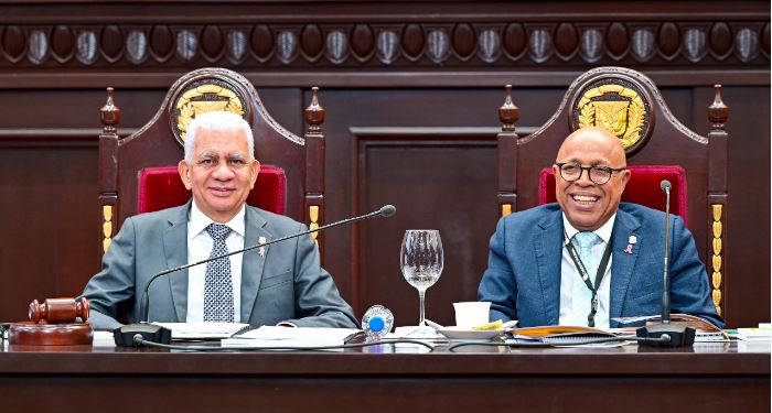 Presidente y vicepresiten de la Asamblea Nacional,Ricardo de los Santos y Afredo Pacheco, al termino de los trabajos