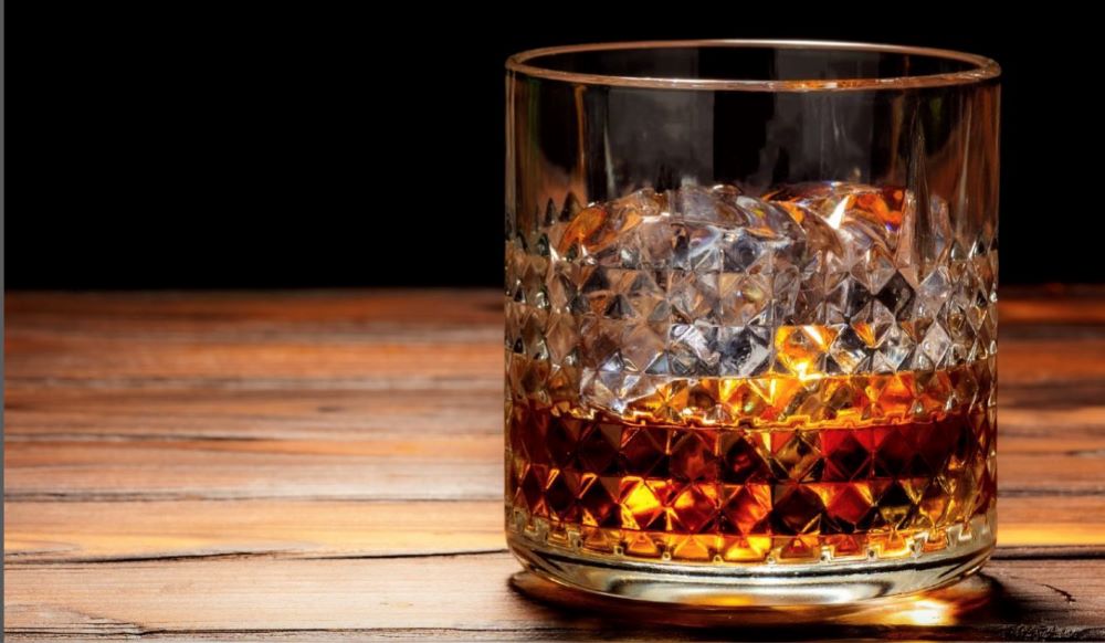 Adopron alerta aumento excesivo y grave inequidad tributaria afectará al ron dominicano frente a otras bebidas