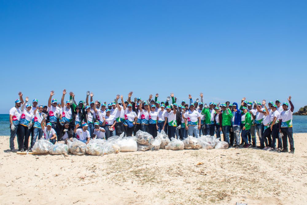 Industrias San Miguel realiza limpieza de ríos, mares y playas en Montecristi