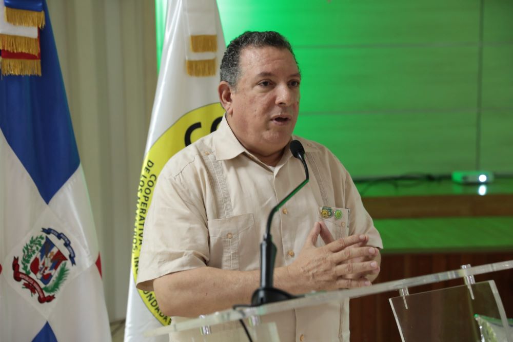 presidente del Consejo de Administración, del Coopnama profesor Santiago Portes