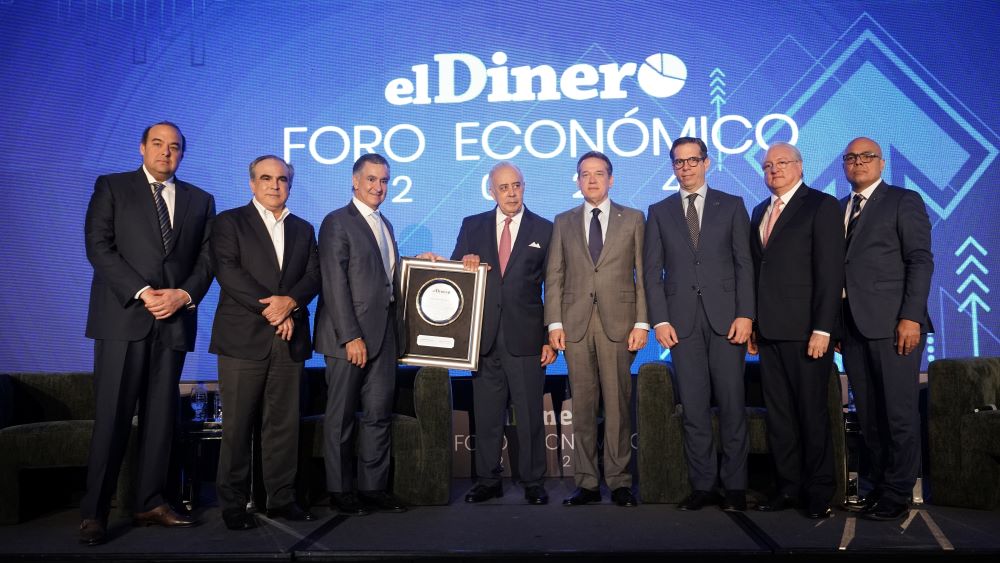 Félix García recibe reconocimiento a su trayectoria en presencia del ministro de Industria y Comercio, miembros del CONEP y otros altos ejecutivos
