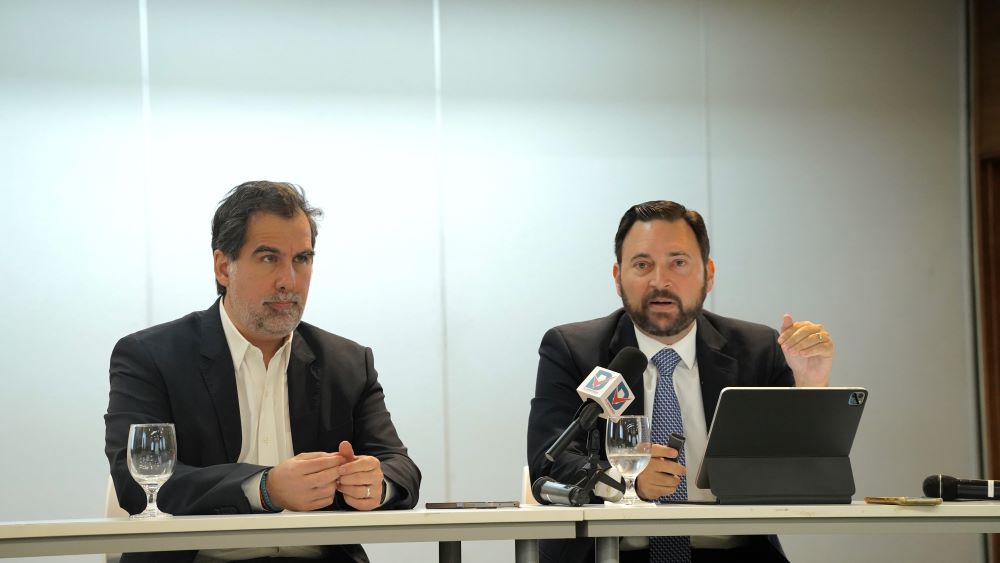 Manuel Cabral, presidente de ADIE y Carlos Rodriguez, presidente de ADOSEA