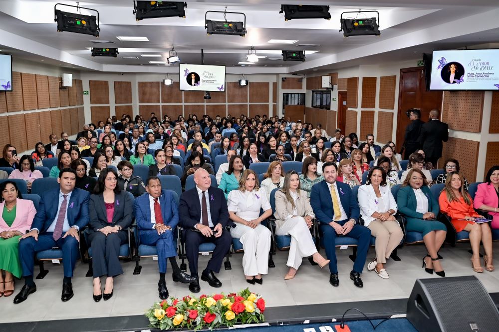 Colaboradores del Senado reciben charla “El Amor No Duele”
