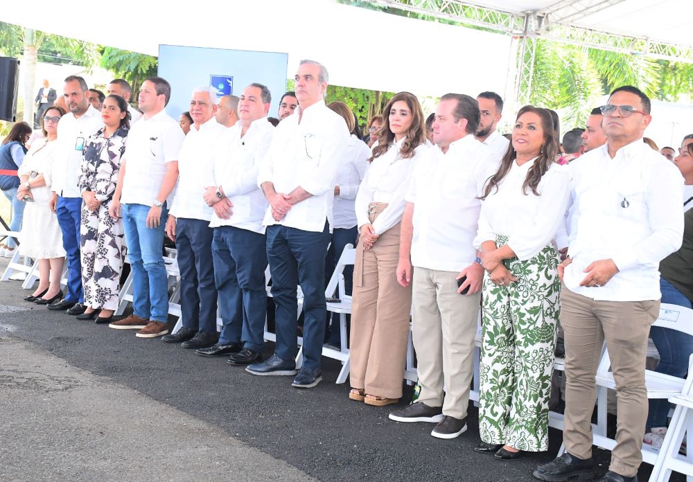 Presidente del Senado Ricardo de los Santos, junto al presidente Luís Abinader en actividad en Sánchez Ramírez