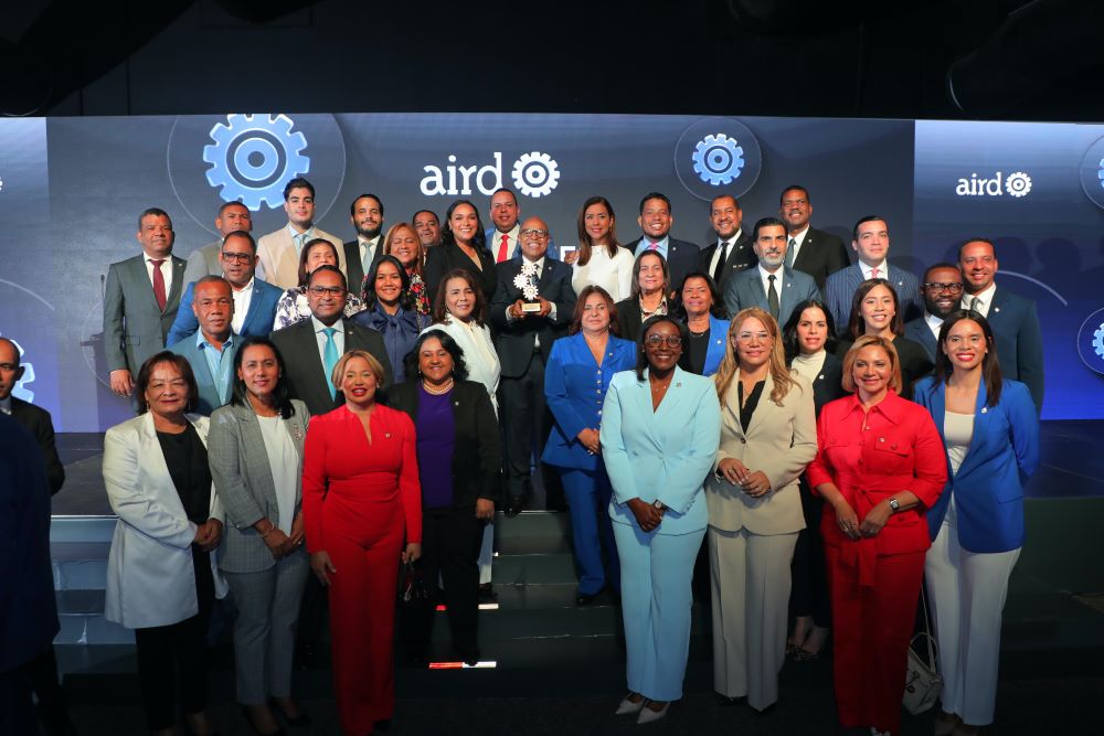 Diputados luego de recibir premio de parte de la Asociación de Industria de la República Dominicana