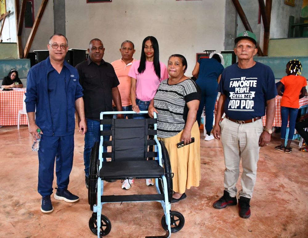 El Senador Johnson Encarnación encabeza operativo médico en el distrito municipal de Río Limpio