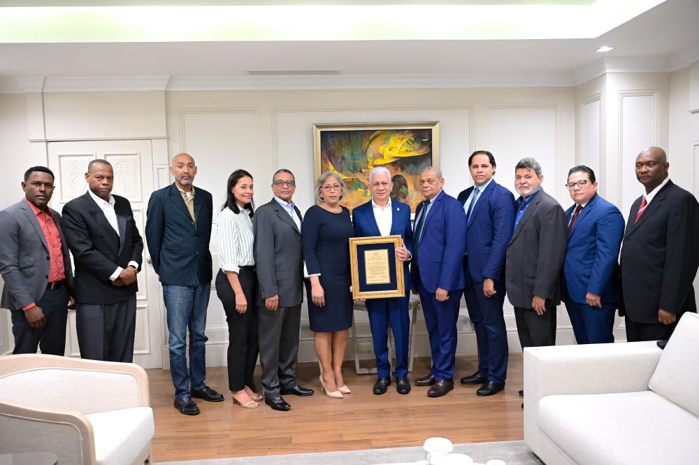 Presidente del Senado Ricardo de los Santos, recibe