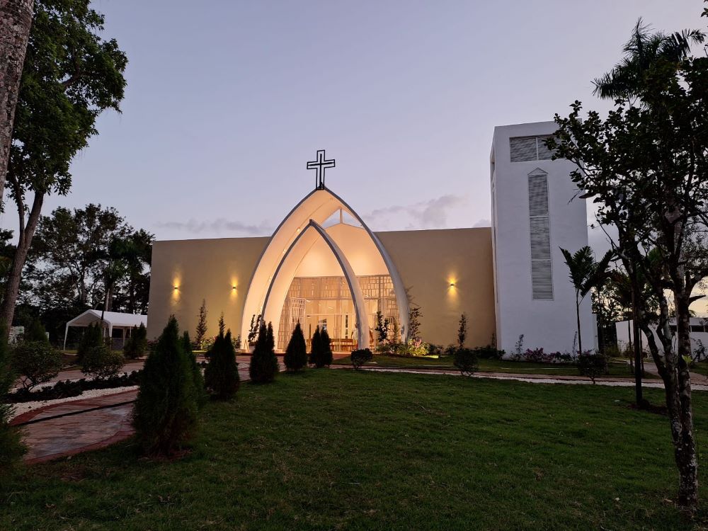 Inauguran nuevo templo en honor a la Virgen María de la Altagracia en Hoyoncito, Hato Mayor encabezado por la primera dama Raquel Arbaje