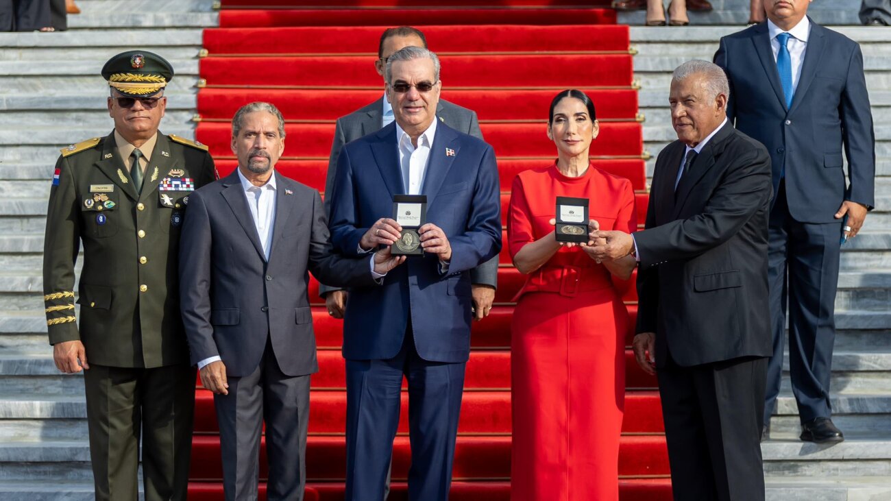 Abinader encabeza acto de homenaje a la bandera nacional - El Universal ...
