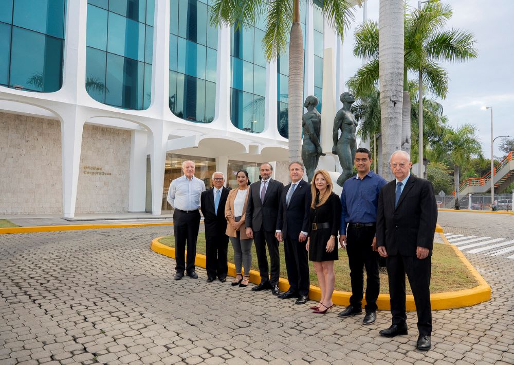 01 Principal - Pedro Esteva, Luis López, Elsa Cáceres, Lawrence Hazoury, Gustavo Ariza, Mónica Armanteros, René Guzmán y Marcelino Fernández (1)