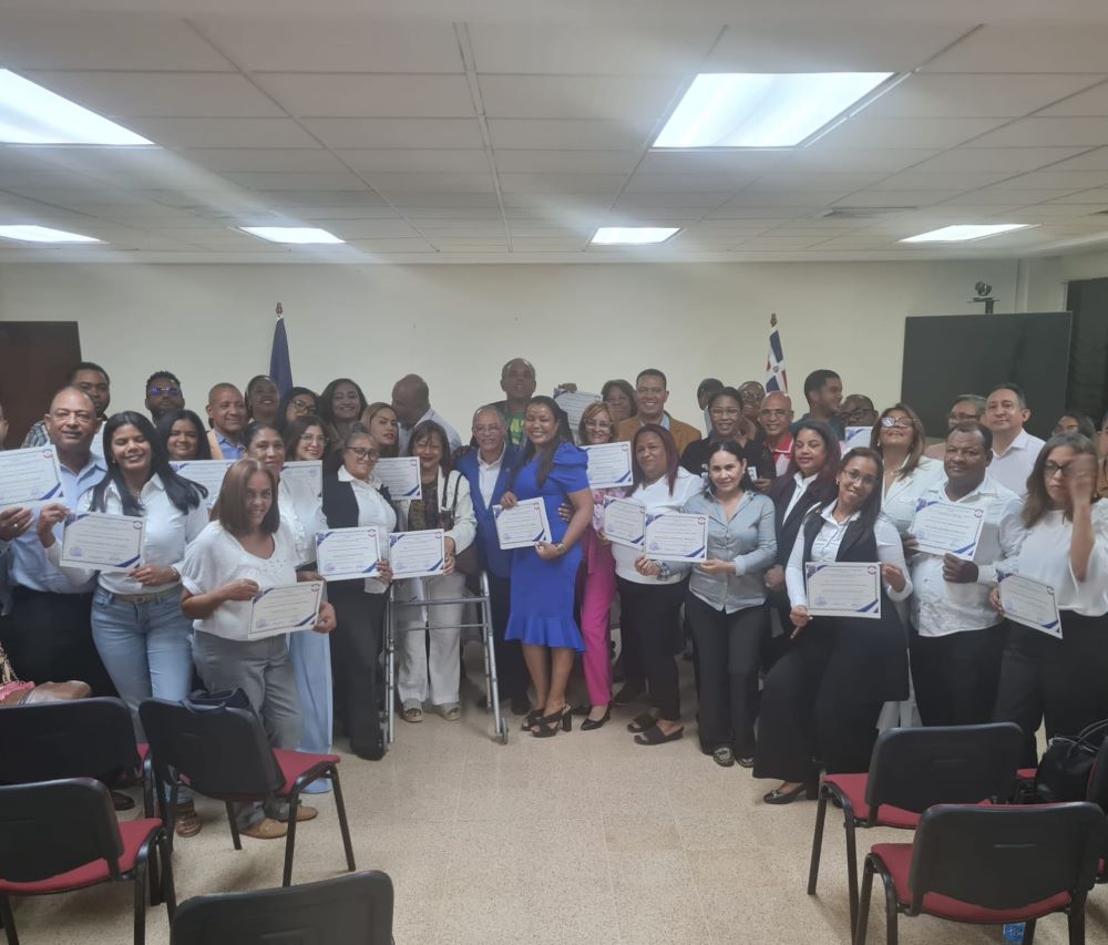El Colegio de Abogados y ADOMA, Clausura con éxito el Diplomado en “Derecho Migratorio y Consular Americano en el Palacio de justicia de Santiago
