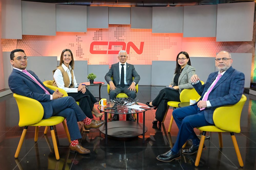 Pre4sidente del Senado, entrevistado por equipo de CDN