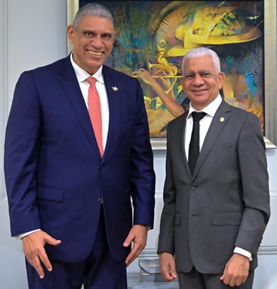 Presidente del Senado Ricardo de los Santos junto al cónsul dominicano en Nueva York Jesús Vásquez Martínez