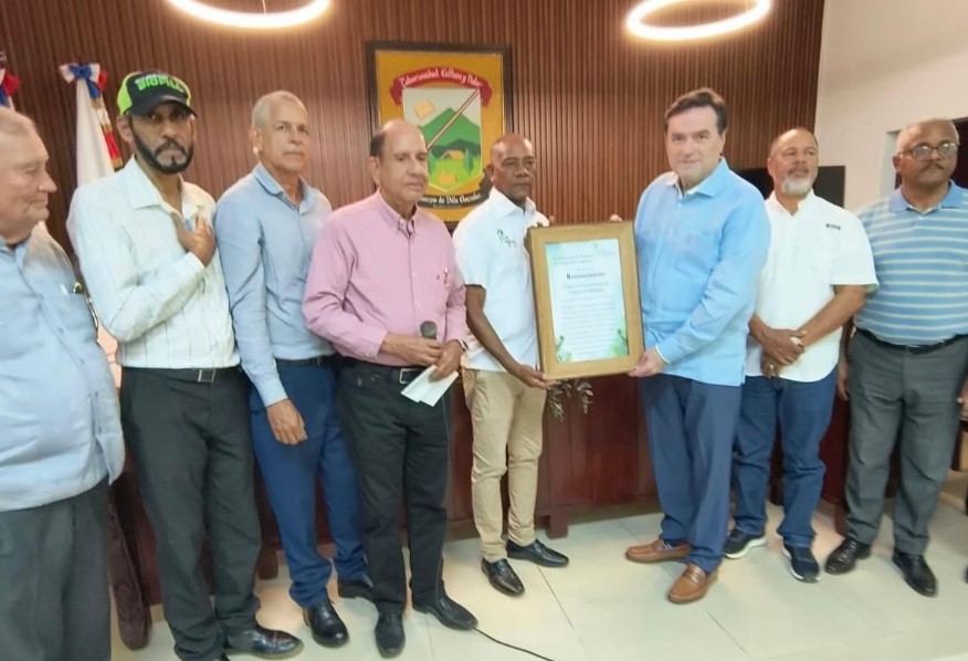El Patronato y el Grupo Ecológico de las Lagunas reconocen al vicepresidente de Seaboard, Armando Rodríguez