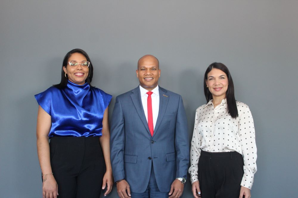 Mayrenilde Muñoz, Miguel Otáñez y Astrid Beltré